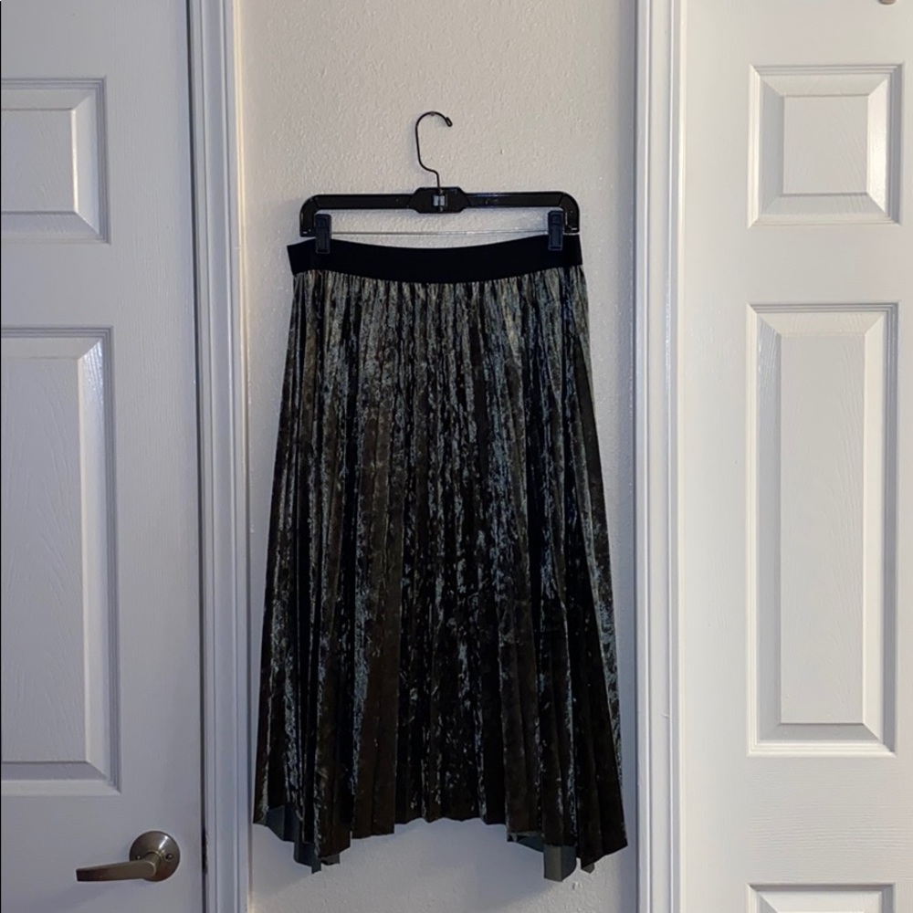 Max Studio pleated sage crushed velvet skirt.